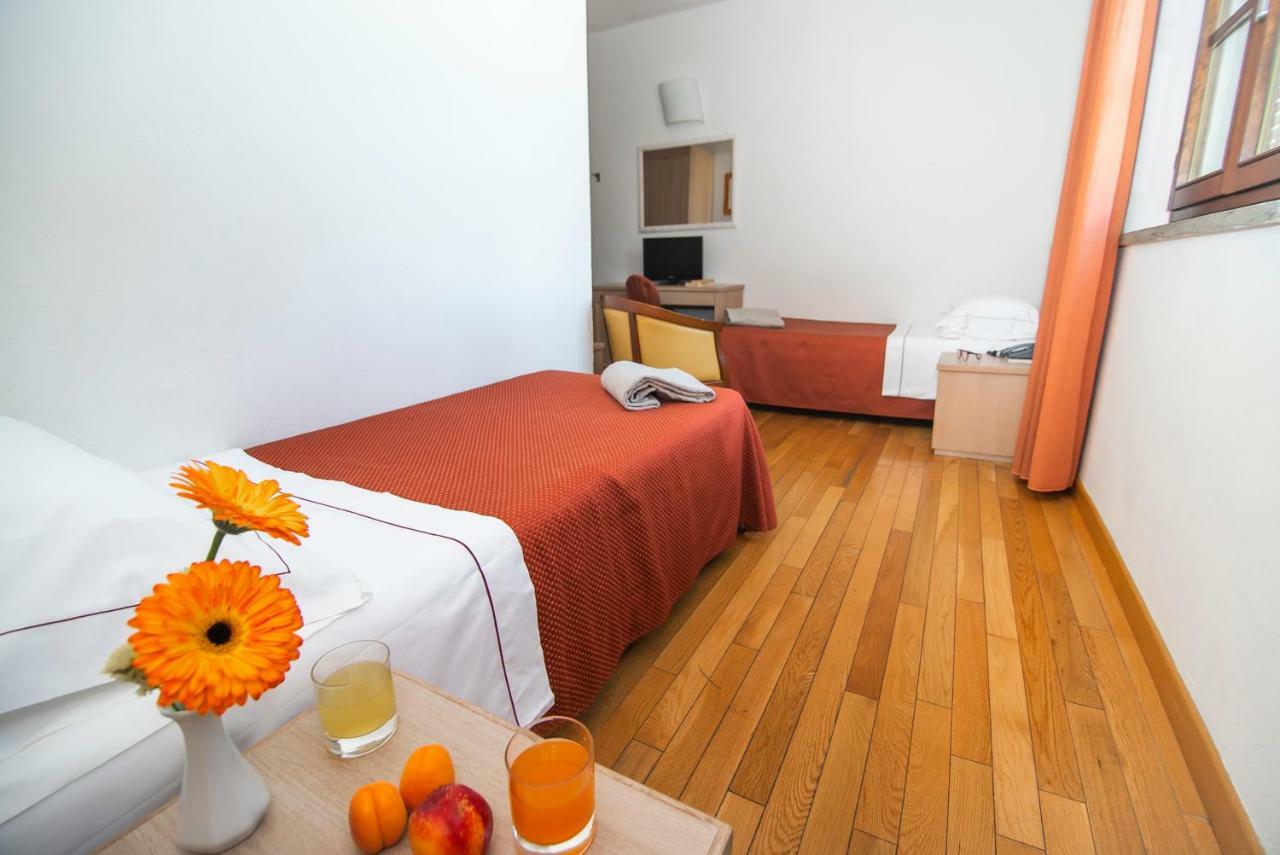 Twin Room,807186711:JPEG